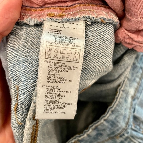 𝅺FOREVER 21 Distressed Denim Shorts - Picture 5 of 6